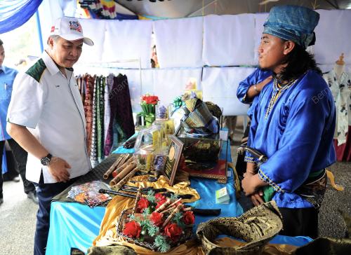 SG02_01112014_RASMI_KARNIVAL