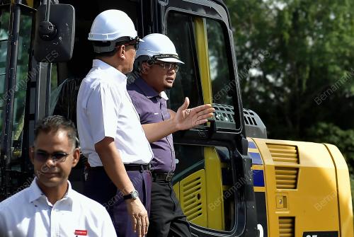 DATUK SERI AMIRUDIN SHARI