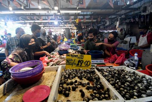TINJAUAN UMAT ISLAM MEMBUAT PERSIAPAN MENYAMBUT RAMADAN