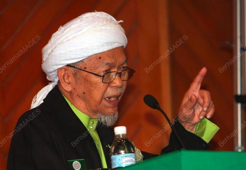 NIK ABDUL AZIZ NIK MAT