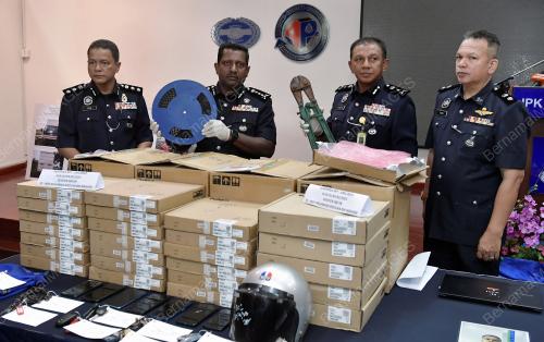 DATUK HUSSEIN OMAR KHAN