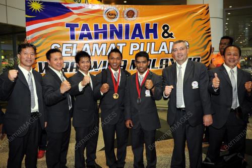 SG02_02082014_ANGKAT_BERAT