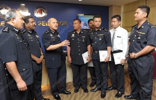 PC ROMPAKAN KERETA DAN CULIK