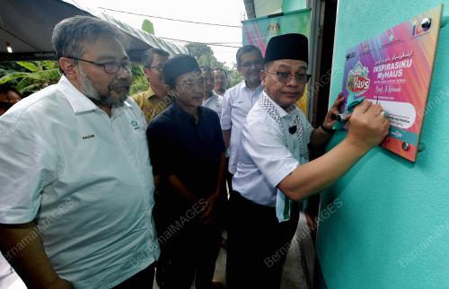 DATUK DR MOHD NA'IM MOKHTAR