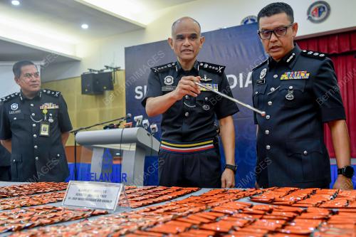 DATUK SHAZELI KAHAR