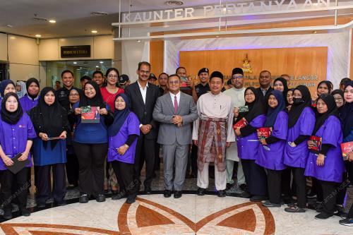 DATUK SERI AMIRUDIN SHARI