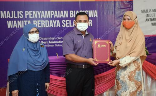 DATUK SERI AMIRUDIN SHARI