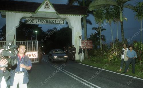 SG02_05022016_MONA_GANTUNG