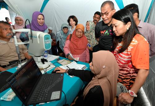 KARNIVAL KESIHATAN WARGA EMAS