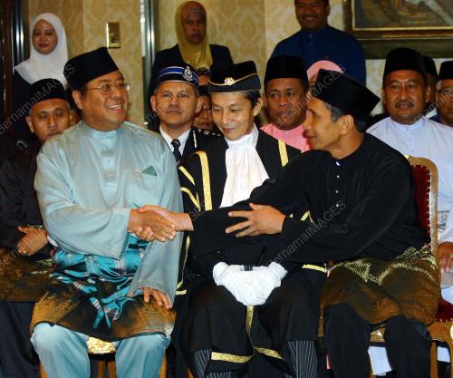 SHARAFUDDIN IDRIS SHAH