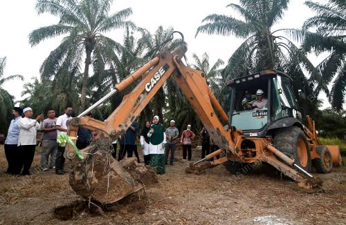 MAJLIS PECAH TANAH KOMPLEKS PENDIDIKAN YAPIS