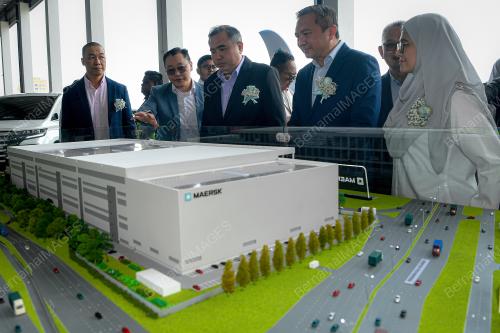 MAERSK'S MEGA DISTRIBUTION CENTRE