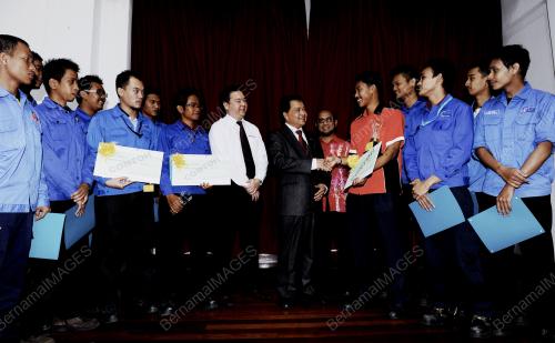 SG02_07032013_SAMPAI_HADIAH