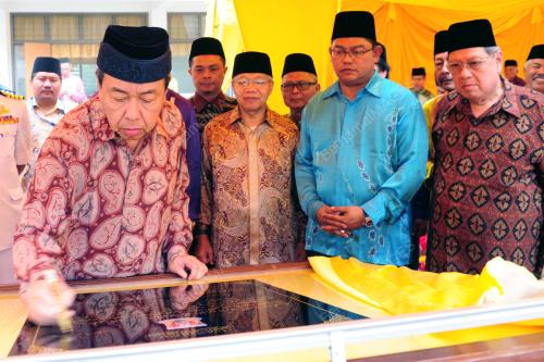 SULTAN SELANGOR SULTAN SHARAFUDDIN IDRIS SHAH