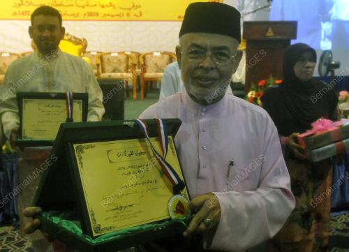 DATUK DR HARON DIN