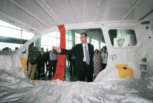 RANGKA KERETA SERBA GUNA (MPV) PROTON