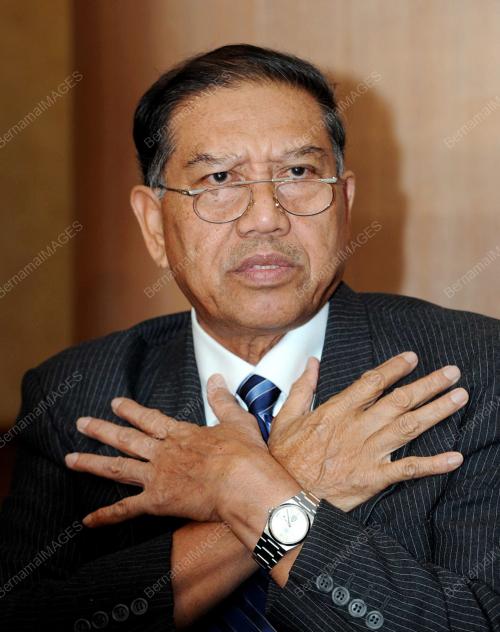 TAN SRI SAMSHURI ARSHAT