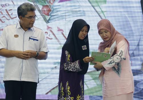 FADHLINA SIDEK