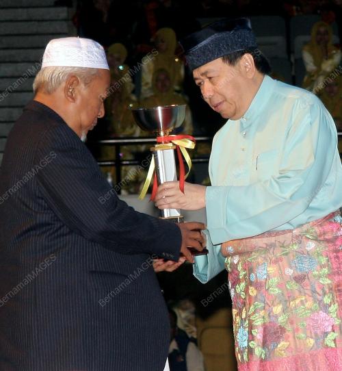 SULTAN SHARAFUDDIN IDRIS SHAH