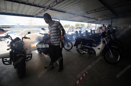 TINJAUAN INDUSTRI LATIHAN PEMANDUAN KENDERAAN MOTOR