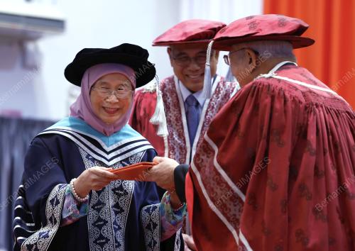 DATUK SERI DR WAN AZIZAH WAN ISMAIL