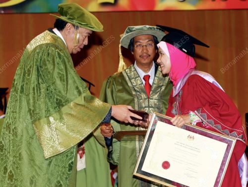 SULTAN SHARAFUDDIN IDRIS SHAH