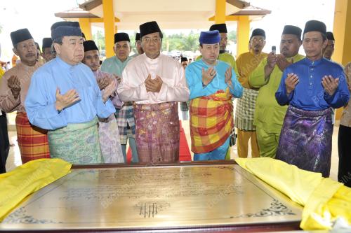 SULTAN SHARAFUDDIN IDRIS SHAH