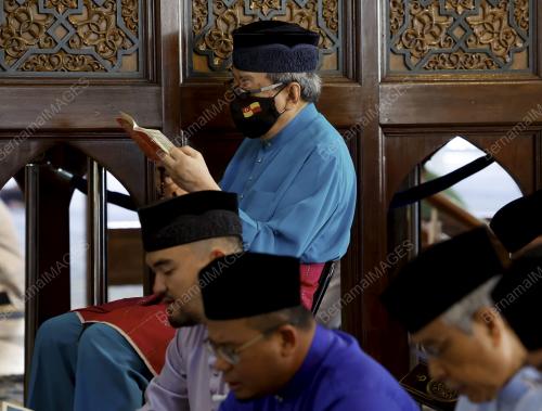 SULTAN SHARAFUDDIN IDRIS SHAH