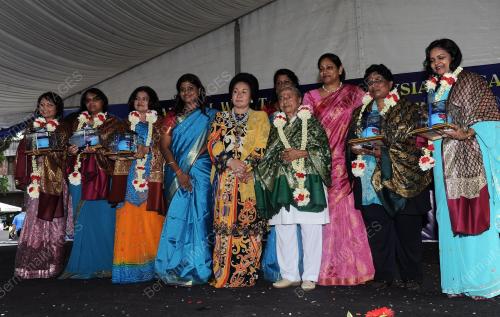 SG02_10062012_WANITA_INDIA