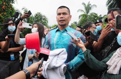 DATUK SERI JAMAL SERAH MEMERANDUM BERHUBUNG ISU AIR DI SELANGOR