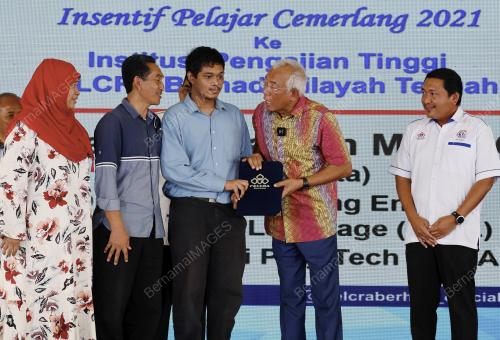 DATUK SERI MAHDZIR KHALID