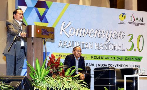 DATUK SERI AHMAD MASLAN
