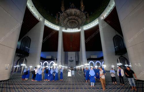 MASJID BIRU SHAH ALAM
