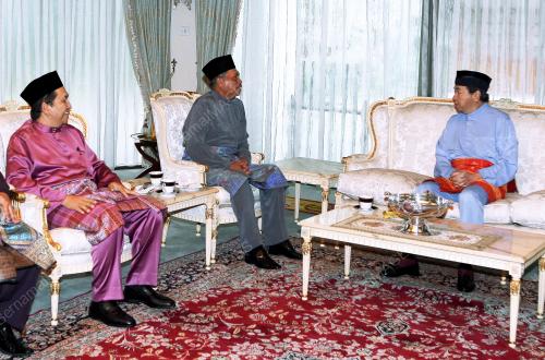 SULTAN SHARAFUDDIN IDRIS SHAH