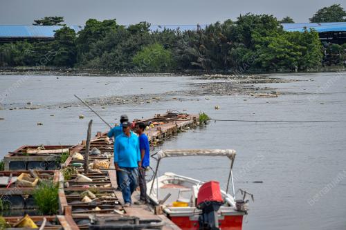 PENGASINGAN SISA SAMPAH SUNGAI KLANG