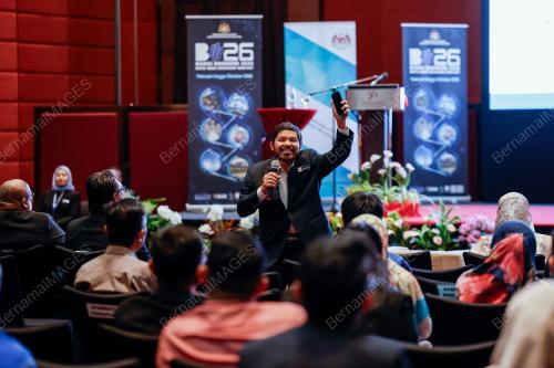 DATUK SERI DR MOHD UZIR MAHIDIN