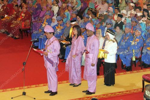 SULTAN SHARAFUDDIN IDRIS SHAH