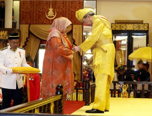 SULTAN SHARAFUDDIN IDRIS SHAH