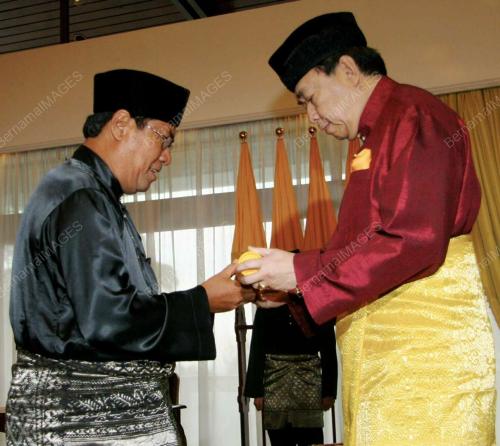 SULTAN SHARAFUDDIN IDRIS SHAH