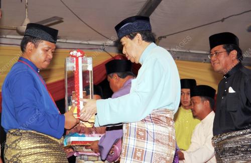 SULTAN SHARAFUDDIN IDRIS SHAH