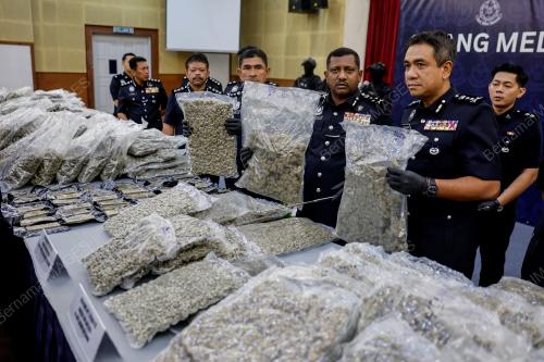 DATUK HUSSEIN OMAR KHAN