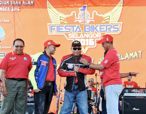 SG02_13112016_BIKER