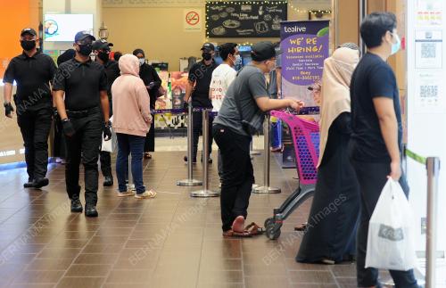 TINJAUAN PASUKAN ALL BLACK MEMBUAT RODAAN