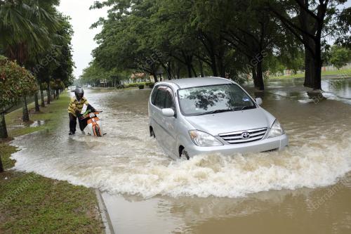 SG02_14062015_BANJIR_KILAT