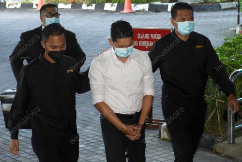 BEKAS KETUA PENOLONG PEGAWAI DAERAH DIDAKWA SPRM