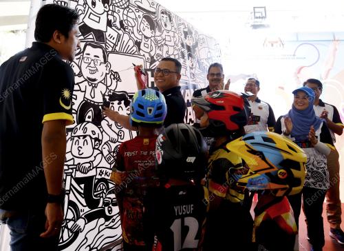 DATUK SERI AMIRUDIN SHARI