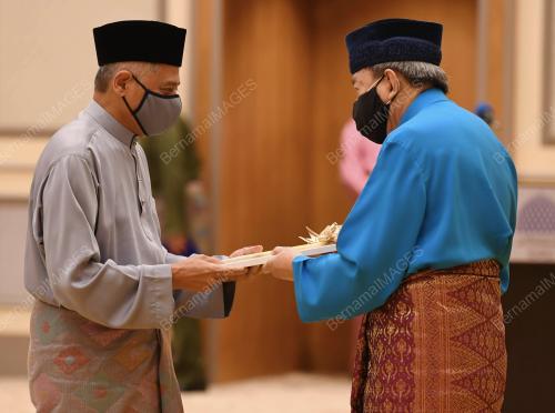 SULTAN SHARAFUDDIN IDRIS SHAH