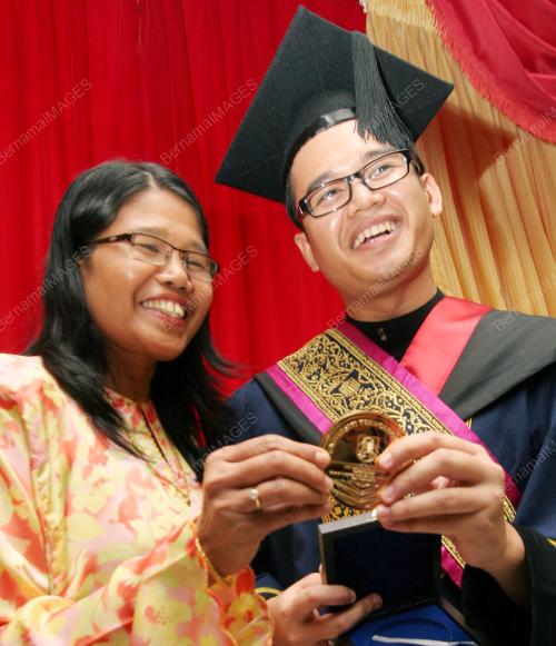 NIK MUAMMAR BAHARI