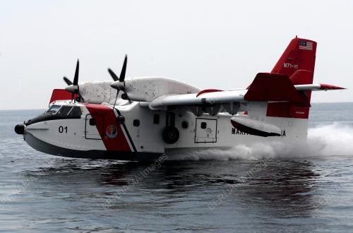 PESAWAT BOMBARDIER CL-415 MILIK APMM