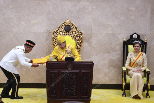 SULTAN SHARAFUDDIN IDRIS SHAH